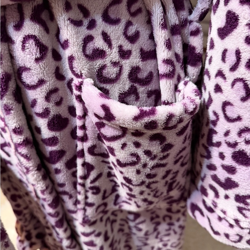 Alexander Del Rossa•1X/2X•Leopard Print Plush Hooded Robe - Picture 6 of 12